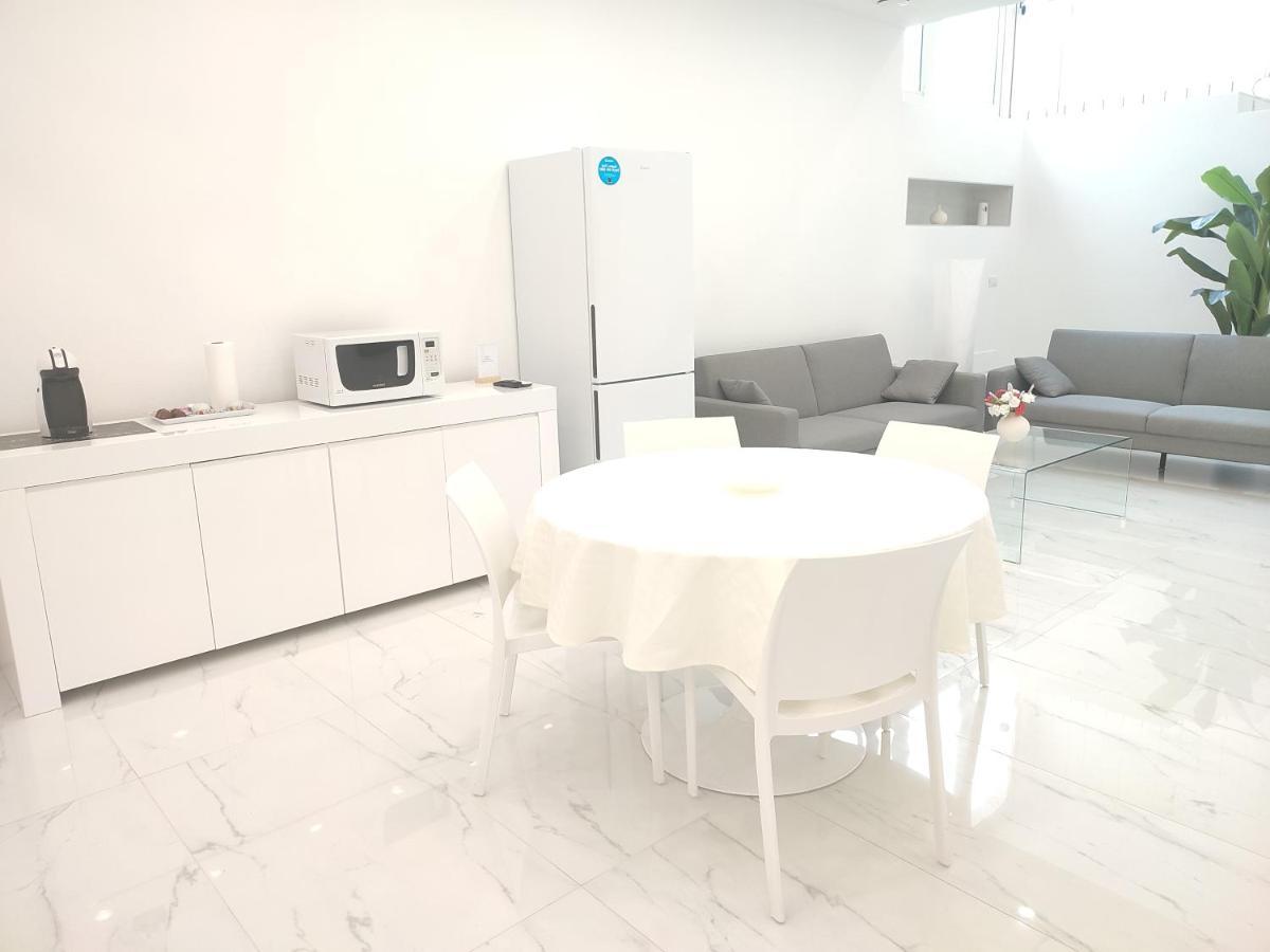 Elegant Basement Suite Орозеи Экстерьер фото